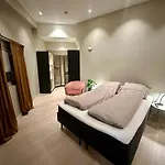 Luxury For Large Groups-tromsdalen- Free Indoor Parking Apartment *