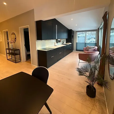 Luxury Apartment For Large Groups-Tromsdalen- Free Indoor Parking Trondalen