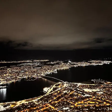 Luxury Apartment For Large Groups-Tromsdalen- Free Indoor Parking * Trondalen