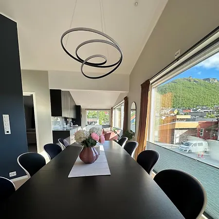 Luxury For Large Groups-tromsdalen- Free Indoor Parking 아파트 *