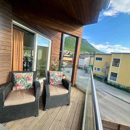 Luxury For Large Groups-tromsdalen- Free Indoor Parking * Tromsdalen