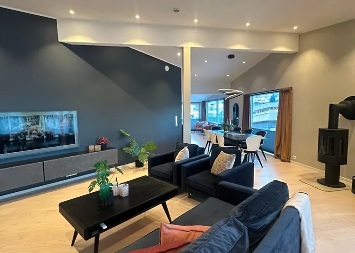 Luxury Apartment For Large Groups-Tromsdalen- Free Indoor Parking Trondalen