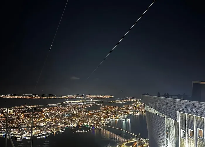 Luxury Apartment For Large Groups-Tromsdalen- Free Indoor Parking Apartamento Trondalen