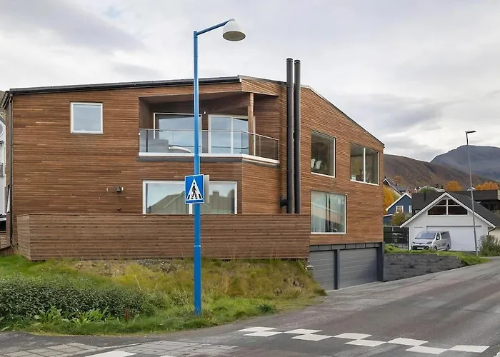 Luxury Apartment For Large Groups-Tromsdalen- Free Indoor Parking Apartamento